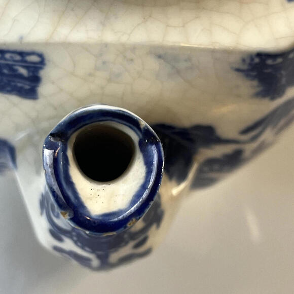 Vintage Blue Willow Tea Pot Made In Japan **Decorative not for use Please READ** - Picture 7 of 9